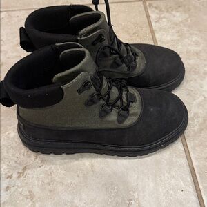 Hey Dude Women’s Black and Gray Boots